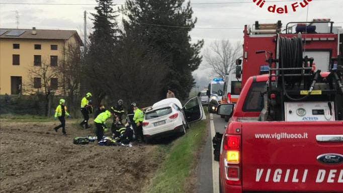 Carpi, muore uscendo di strada con l’auto