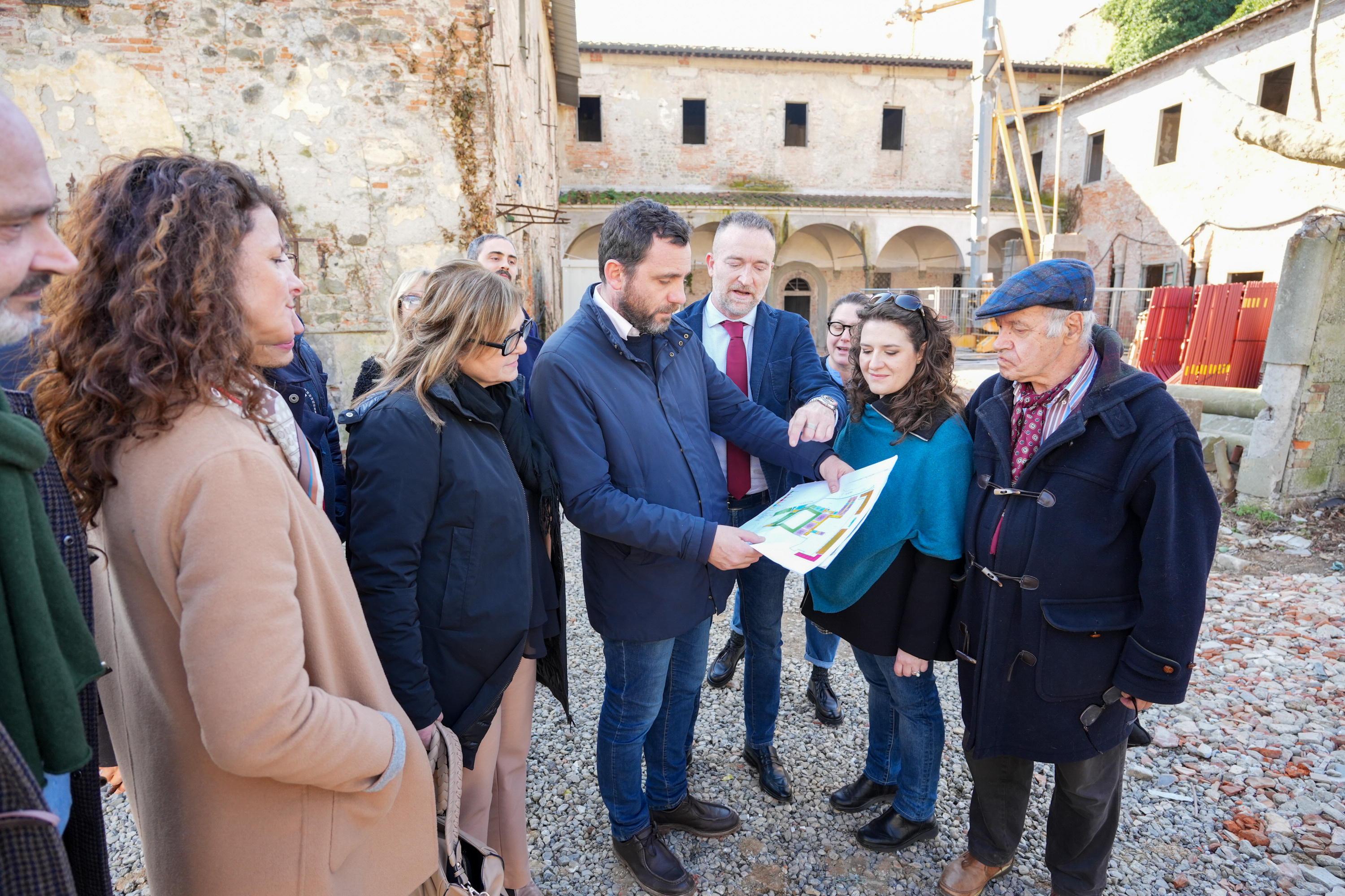 Il sindaco e gli assessori mentre illustrano il progetto (foto Nucci)