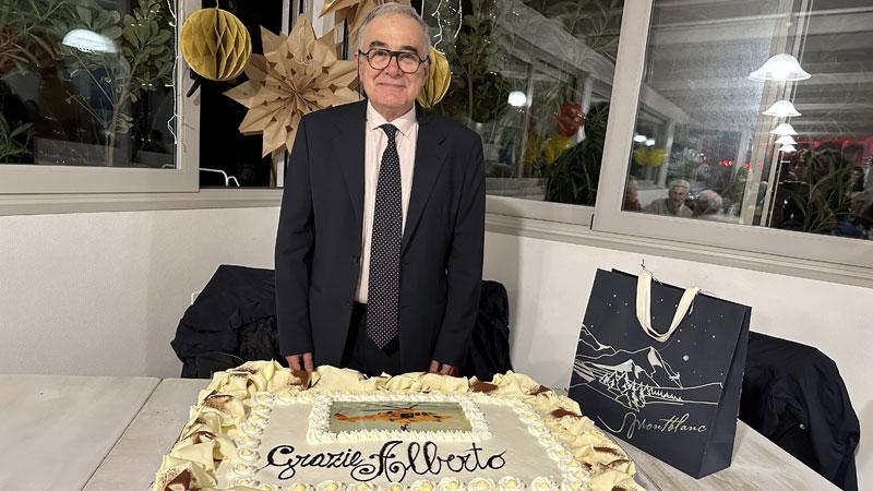Il dottor Alberto Baratta, in pensione dal 1°dicembre scorso, festeggiato con una festa a sorpresa da150 persone