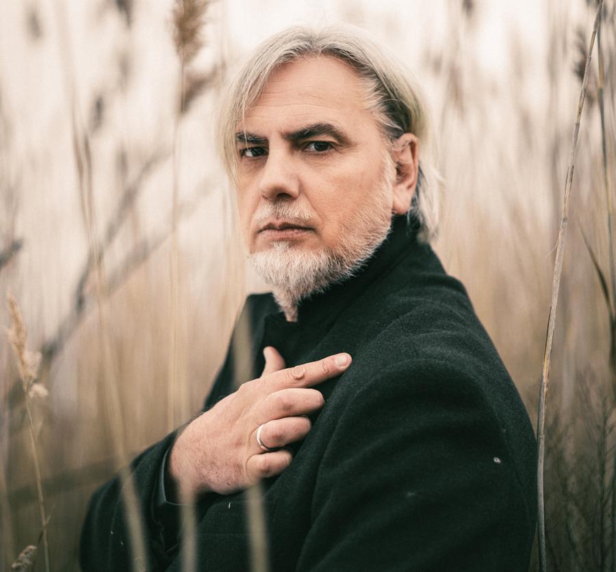 Paolo Benvegnù «L’ultima libertà che ci resta è parlare d’amore»