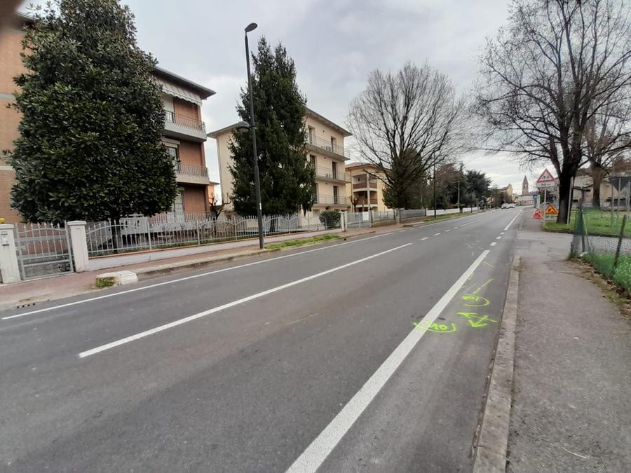 Scontro tra auto e scooter, muore a 57 anni. L’automobilista è fuggito senza prestare soccorso: denunciato