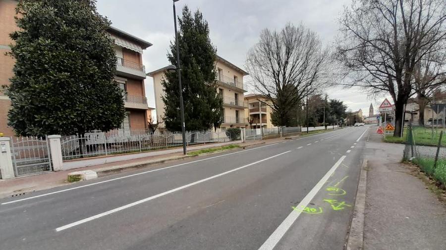 Scontro tra auto e scooter, muore a 57 anni. L’automobilista è fuggito senza prestare soccorso: denunciato