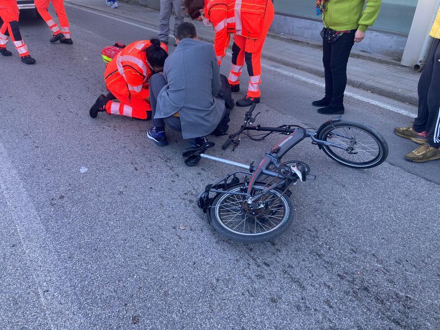 Sassari, si sono aggravate le condizioni del ciclista finito sotto il camion