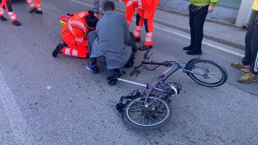 Sassari, si sono aggravate le condizioni del ciclista finito sotto il camion