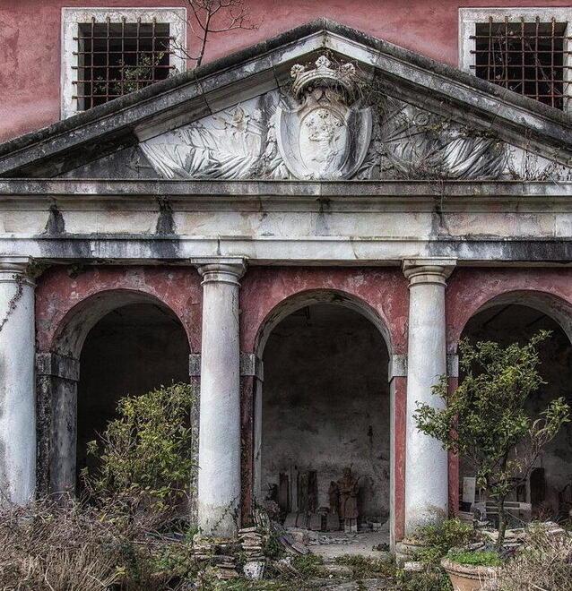 Carrara, tentano il furto nella villa del Medico. La proprietaria deve fare la guardia<br>
