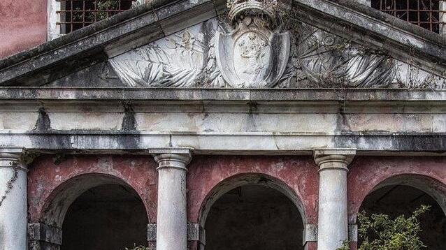 Carrara, tentano il furto nella villa del Medico. La proprietaria deve fare la guardia<br>