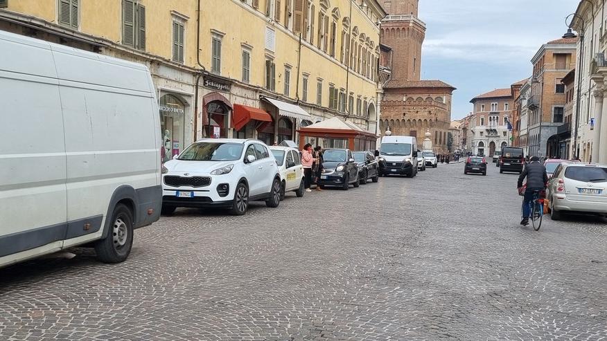 La Ztl a Ferrara è solo un ricordo: due veicoli ogni minuto