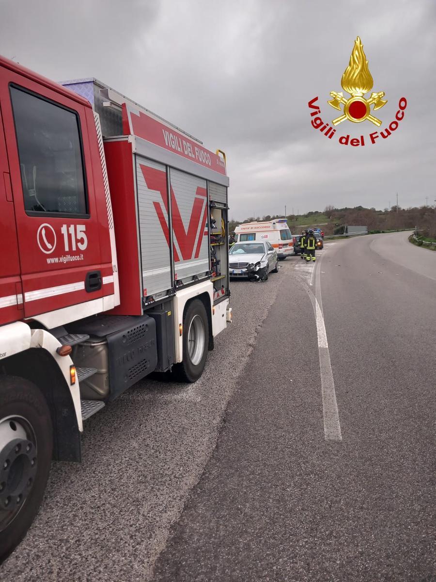 Scontro fra auto al bivio per Noragugume: due feriti trasportati all’ospedale di Nuoro