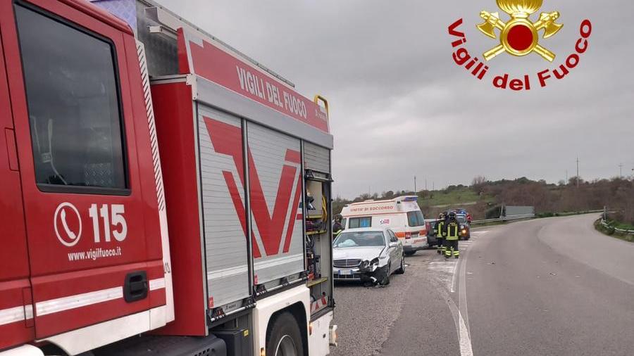 Scontro fra auto al bivio per Noragugume: due feriti trasportati all’ospedale di Nuoro