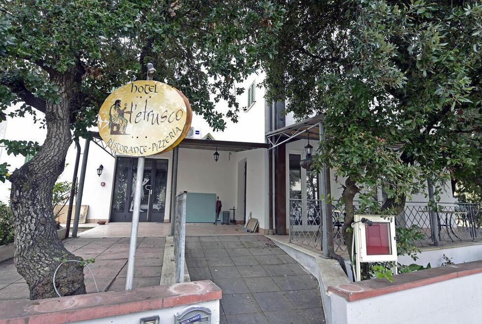 L’ingresso dell’hotel L’Etrusco di San Vincenzo (foto Paolo Barlettani)