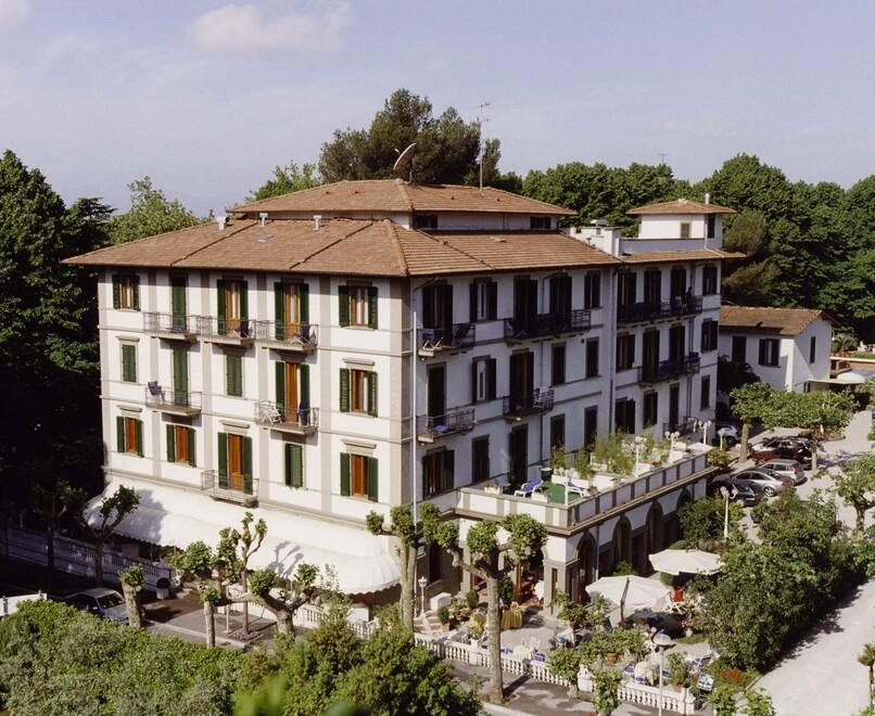 L’hotel Astoria di viale Fedeli in una immagine di qualche anno fa quando era ancora in funzione