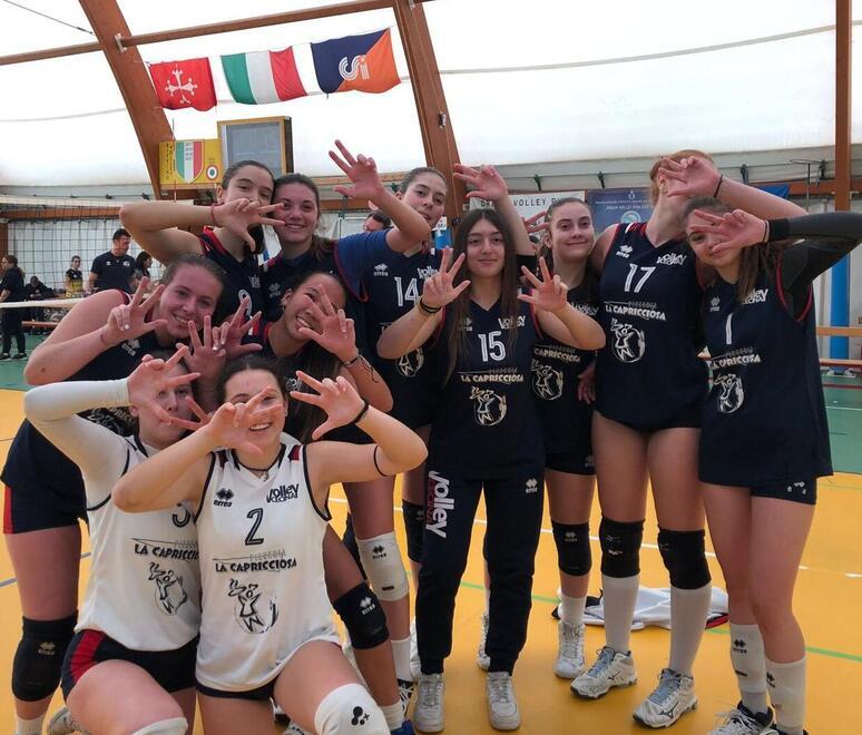 Volley Cecina la marea è rossoblù. E l’Under 16 rosa vola ai regionali<br>
