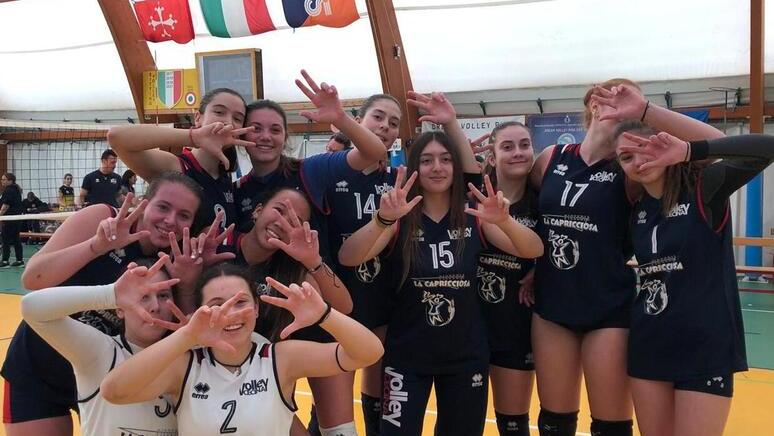 Volley Cecina la marea è rossoblù. E l’Under 16 rosa vola ai regionali<br>