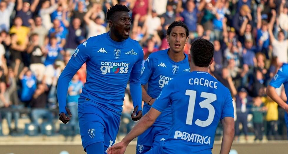 La gioia di Niang e degli azzurri dopo il rigore trasformato dall’ex attaccante del Milan che ha regalato il pareggio nella gara contro la Fiorentina