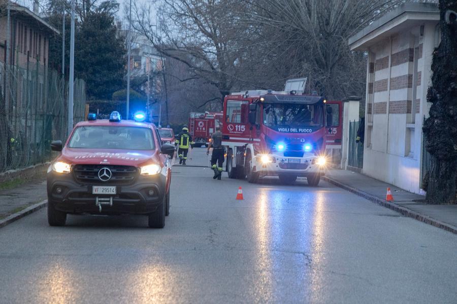 Modena, rogo doloso in Cittadella: paura per sei bombole di gas