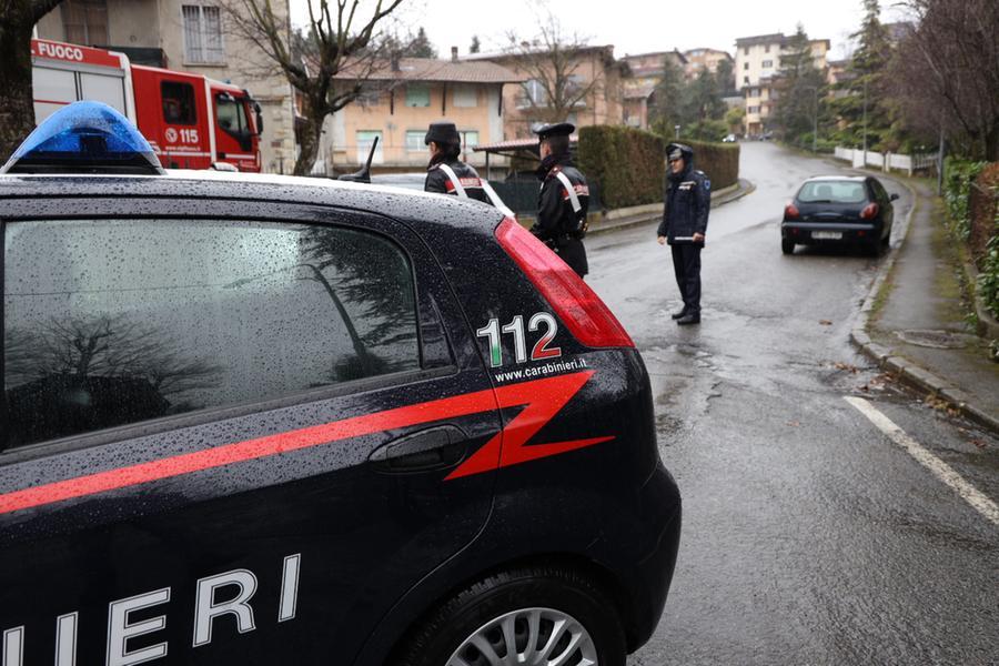 Pavullo, l’ex carabiniere barricatosi in casa si è consegnato