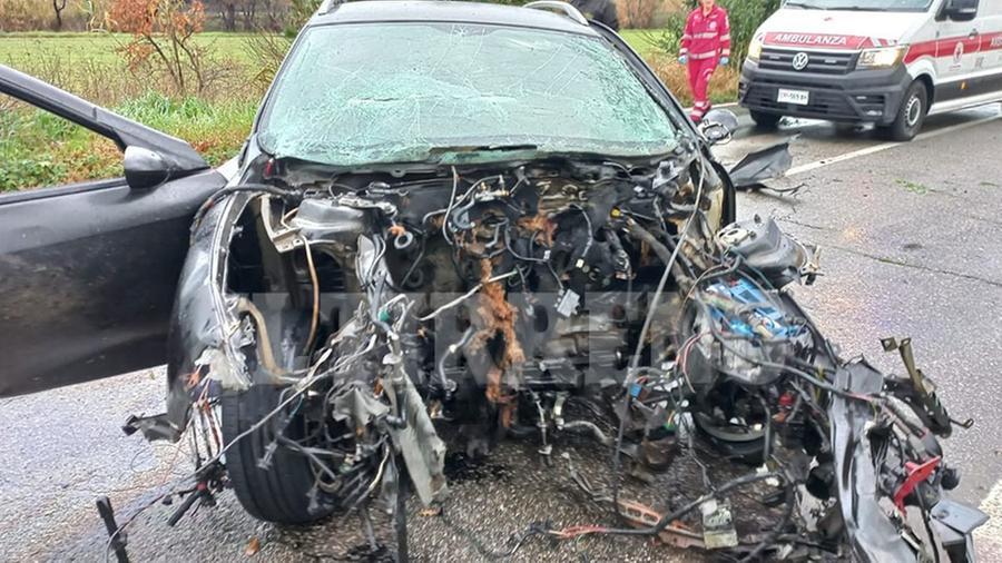 
	L'auto distrutta


