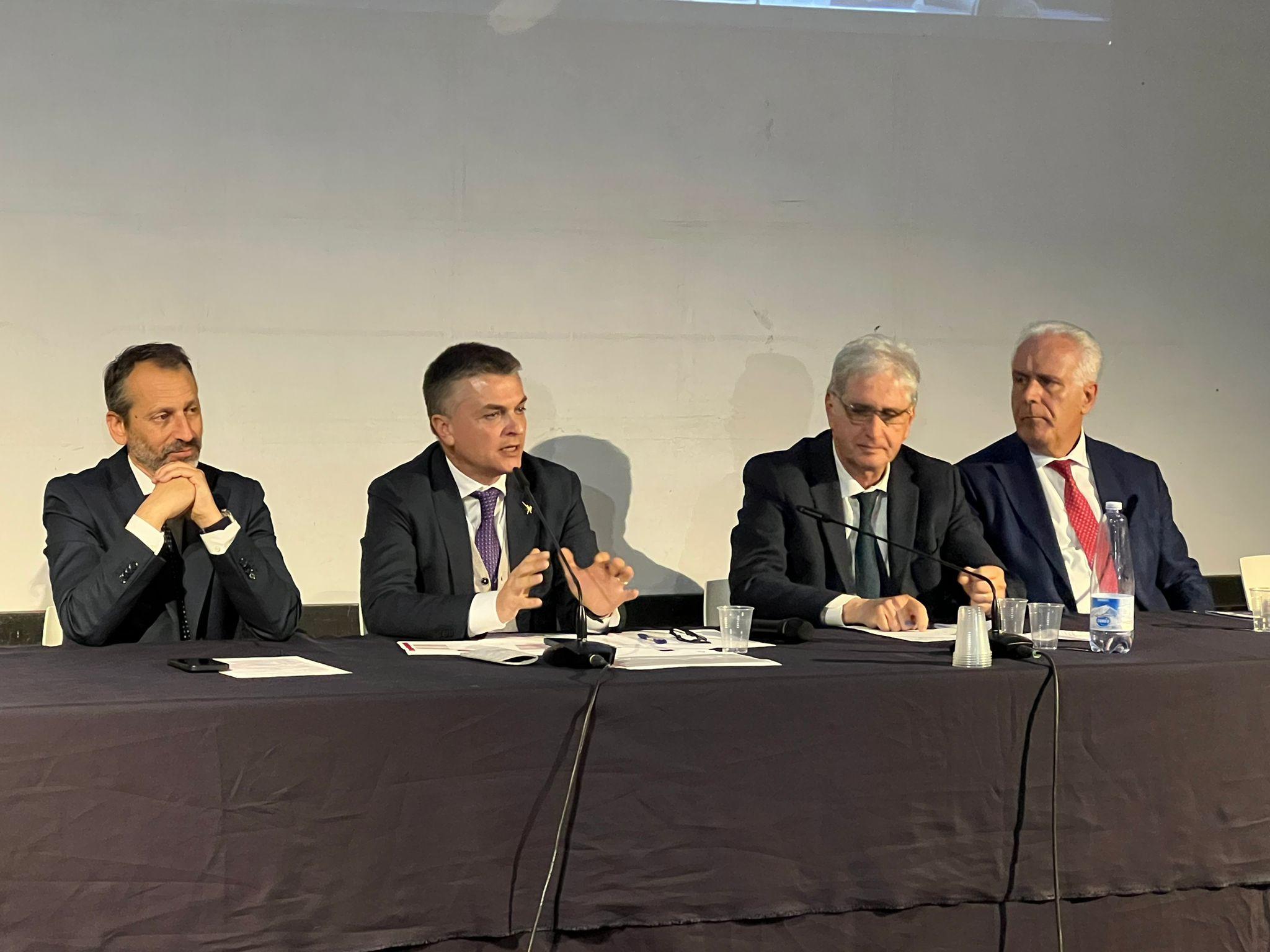 Da sinistra il segretario generale dell’Authority Matteo Paoli, il viceministro Edoardo Rixi, il presidente dell’Authority Luciano Guerrieri e il presidente della Regione Eugenio Giani