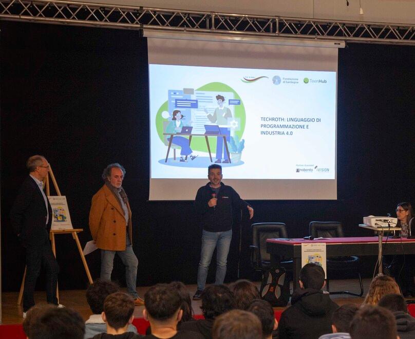 Alghero, gli studenti del Roth si fanno in 4.0 a lezione di programmazione digitale 