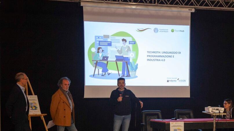 Alghero, gli studenti del Roth si fanno in 4.0 a lezione di programmazione digitale