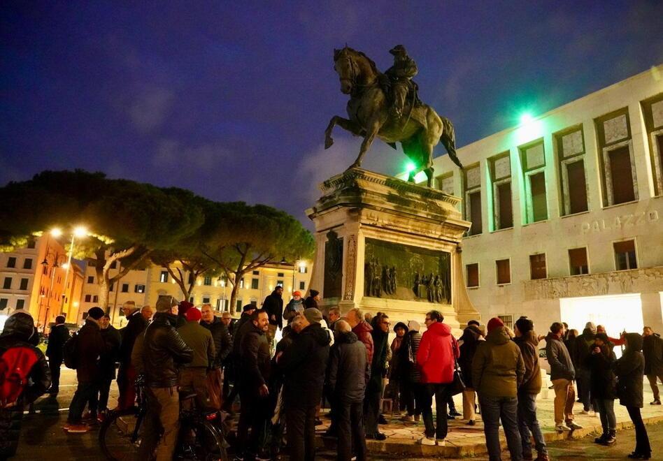 Il presidio in centro (foto Franco Silvi)