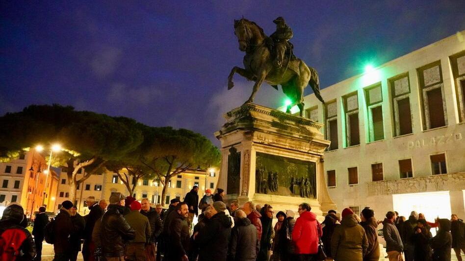 Il presidio in centro (foto Franco Silvi)
