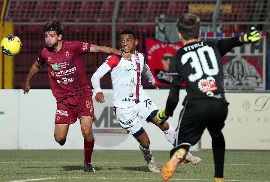 
	<strong>Eyob Zambataro</strong> (maglia bianca) auotre del gol del raddoppio de&ograve;lla Torres

