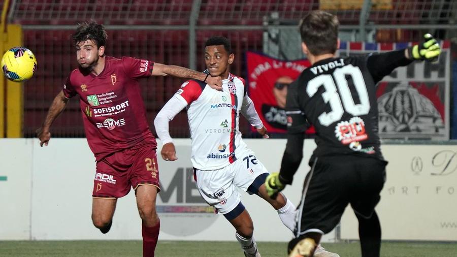 <strong>Eyob Zambataro</strong> (maglia bianca) auotre del gol del raddoppio deòlla Torres