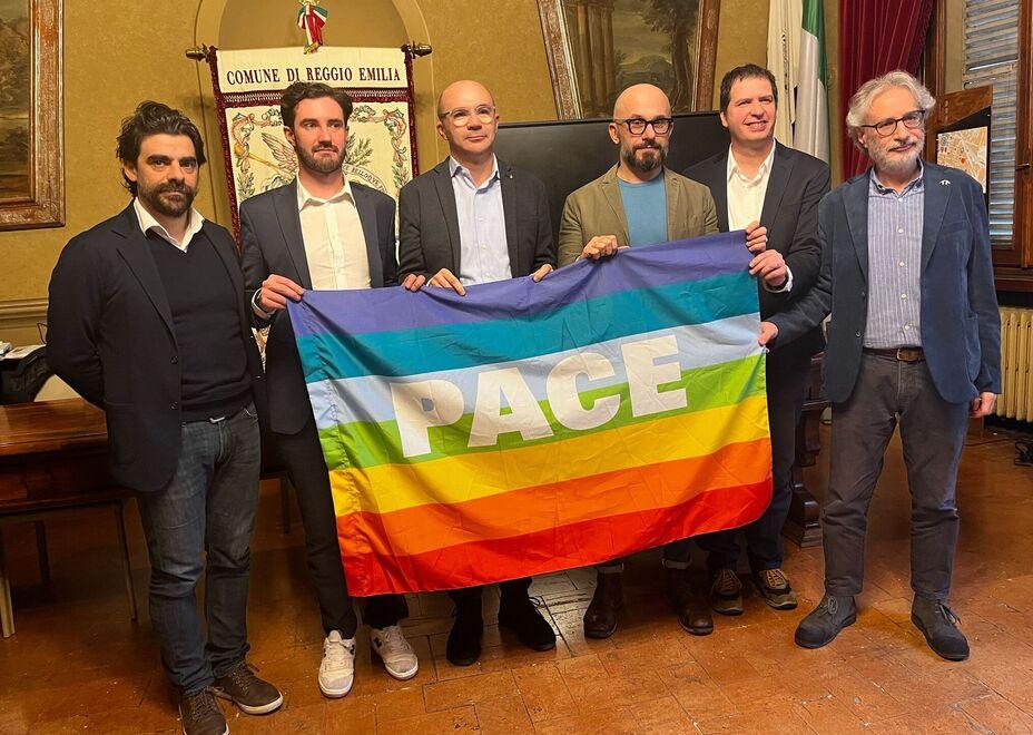 Reggio Emilia si mobilita per la pace con un’affollata marcia in centro