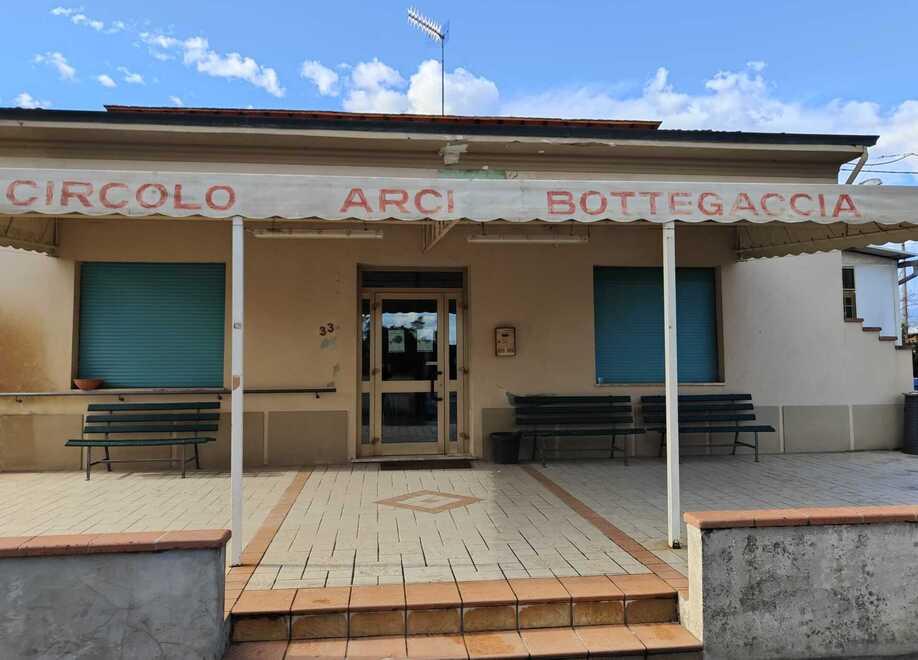 L'ingresso del circolo