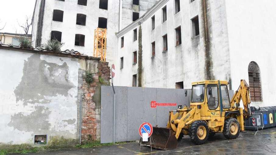 Lucca, lavori all’ex cartiera Pasquini: saranno realizzati 30 appartamenti fronte Mura