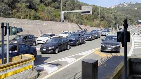Autostrada, caos ai caselli di Massarosa, Viareggio e Versilia: «Serve fluidità»