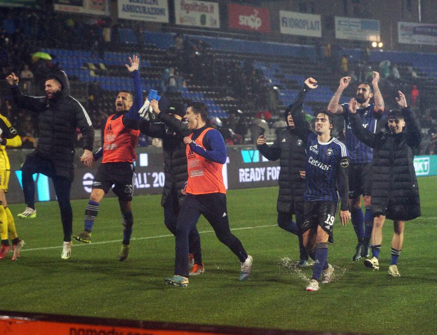 La festa dei nerazzurri dopo la vittoria sulla Samp