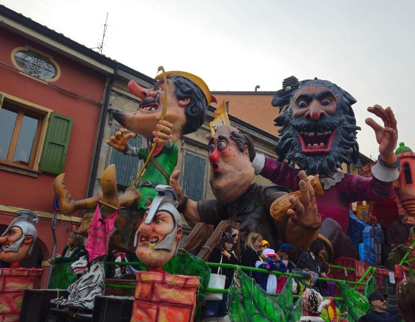 Carnevale, ultima sfilata con premiazioni per la festa del Castlein