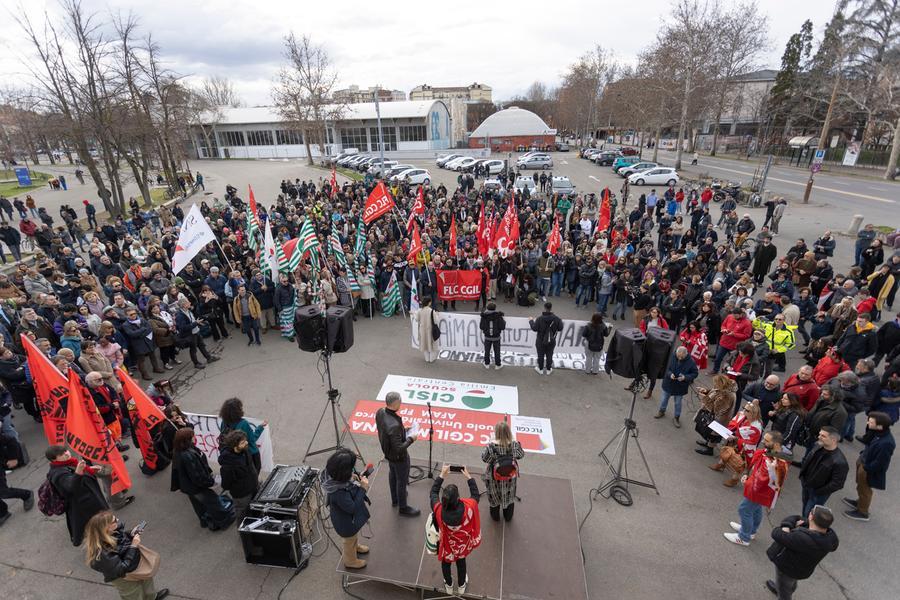 Modena. In 500 alla manifestazione per Damiano,  sospeso dal Barozzi dopo un’intervista alla Gazzetta