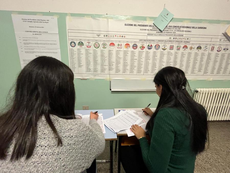 Elezioni regionali, pronti i seggi per il voto di domenica 25 febbraio