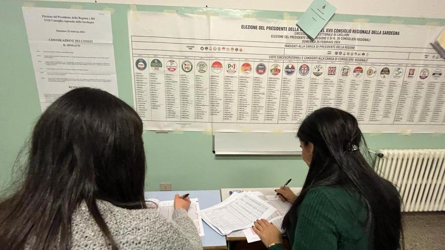 Elezioni regionali, pronti i seggi per il voto di domenica 25 febbraio