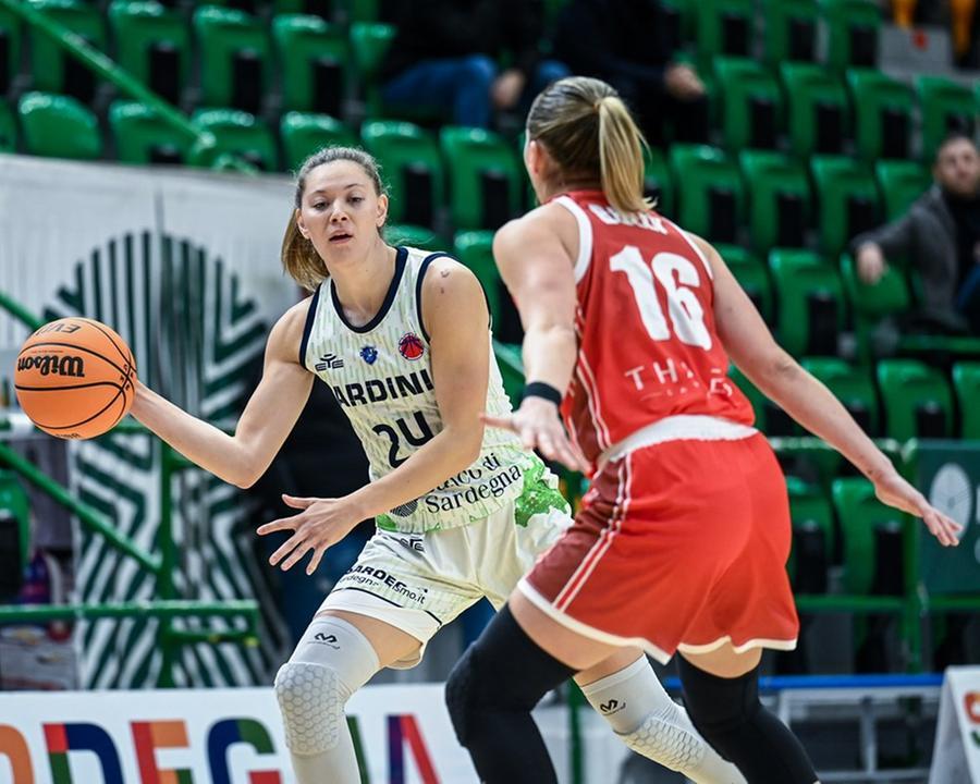 <strong>Ashley Joens</strong>, 16 punti