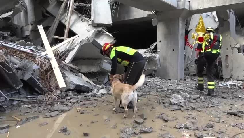 Crollo cantiere Esselunga, quattro funerali in due giorni. E l’esperto dovrà capire perché gli operai sono morti