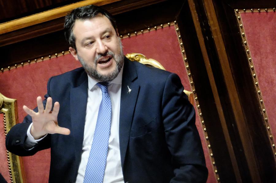 Manganellati a Pisa, Salvini: «Poliziotti vittime di violenza anche in quella piazza»