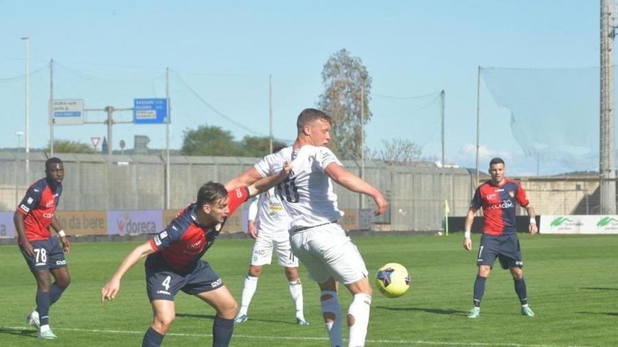 Serie C, l’Olbia cade in casa (1-2) col Gubbio