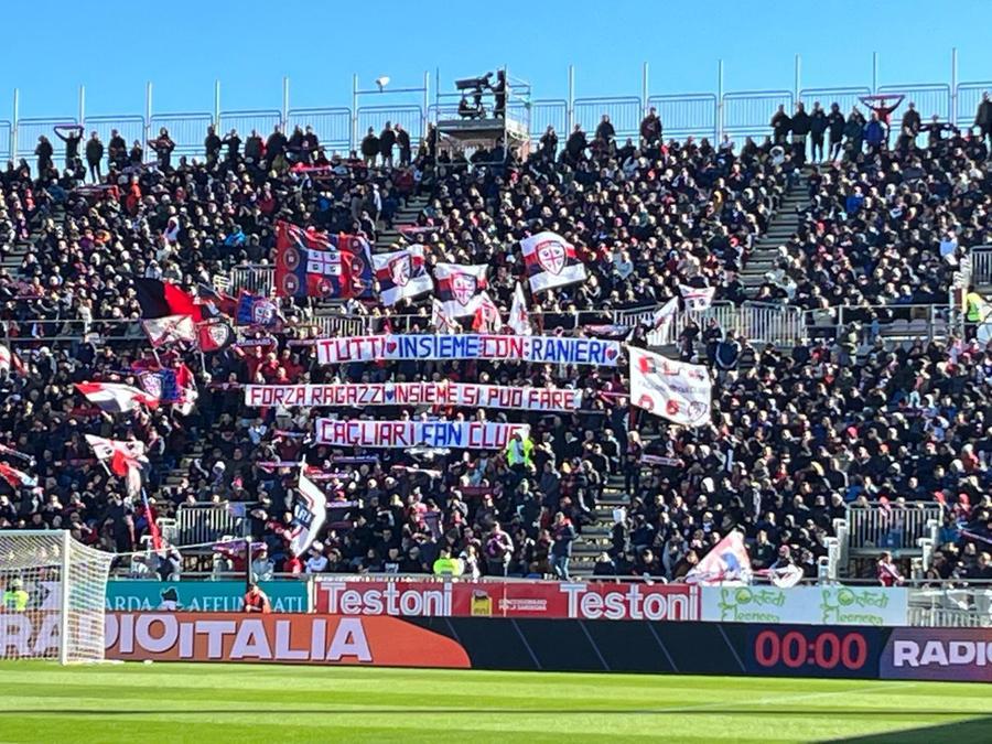 
	Il sostegno dei tifosi per la squadra e il suo allenatore<em> (foto Mario Rosas)</em>

