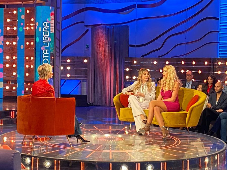 Valeria Marini e Alba Parietti: «Tra di noi non c’è stata nessuna lite»