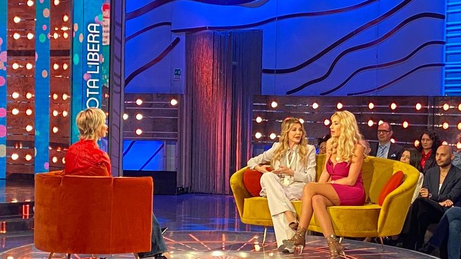 Valeria Marini e Alba Parietti: «Tra di noi non c’è stata nessuna lite»