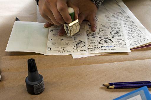 Affluenza in calo, alle urne soltanto il 52,4 per cento