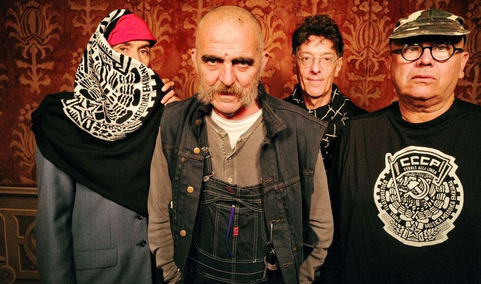 I Cccp riportano il punk a Berlino Ovazioni per loro, fischi a Scanzi