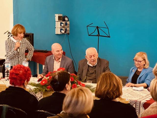 Livorno, i racconti al circolo diventano il libro di Livio Ceccarelli: «Aneddoti e ricordi dei miei 94 anni»<br>
