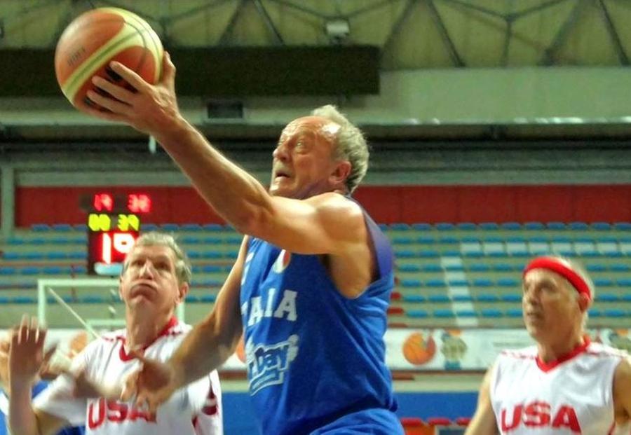 Cento, Trevisan a 71 anni allena e gioca ancora a basket