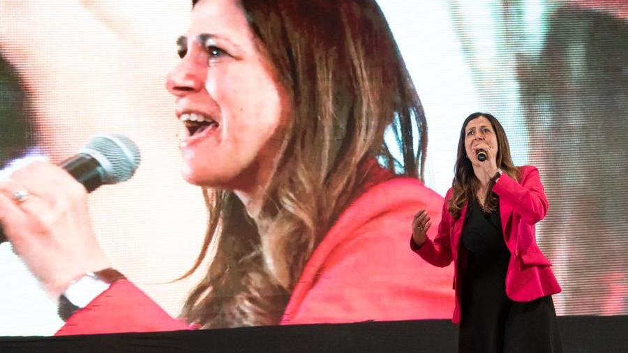 Sassari, Alessandra Todde saldamente in testa con un terzo delle sezioni scrutinate