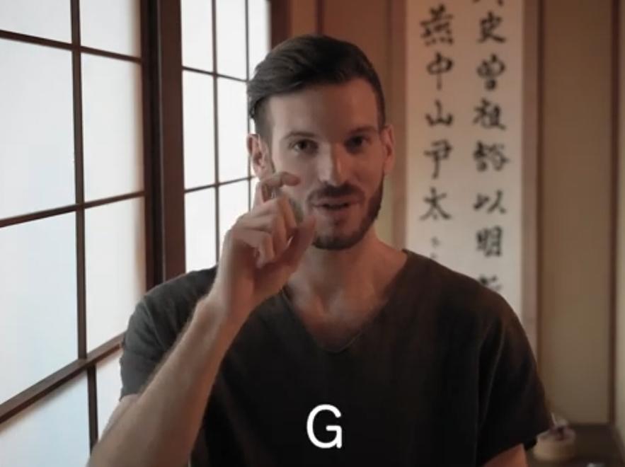 «Insegnando la lingua dei segni sono diventato famoso in Giappone»